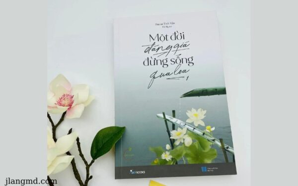 "Một Đời Đáng Giá Đừng Sống Qua Loa" không chỉ là một cuốn sách tự giúp đơn thuần, mà còn là một hướng dẫn thực tiễn cho những ai đang tìm kiếm ý nghĩa và giá trị trong cuộc sống